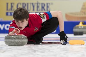 Vit Chabicovsky (CZE), durant les championnats du monde de curling de double mixte, ce samedi 23 avril 2022 au Centre Sportif de Sous-Moulin a Thonex (Bastien Gallay / GallayPhoto)