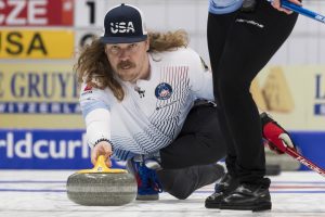 Matt Hamilton (USA), durant les championnats du monde de curling de double mixte, ce samedi 23 avril 2022 au Centre Sportif de Sous-Moulin a Thonex (Bastien Gallay / GallayPhoto)