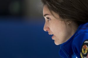Stefania Constantini (ITA), durant les championnats du monde de curling de double mixte, ce lundi 25 avril 2022 au Centre Sportif de Sous-Moulin a Thonex (Bastien Gallay / GallayPhoto)