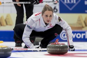 Jocelyn Peterman (CAN), durant les championnats du monde de curling de double mixte, ce mardi 26 avril 2022 au Centre Sportif de Sous-Moulin a Thonex (Photo Bastien Gallay / Lafargue Photos Sports)