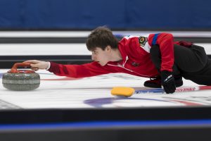 Vit Chabicovsky (CZE), durant les championnats du monde de curling de double mixte, ce mardi 26 avril 2022 au Centre Sportif de Sous-Moulin a Thonex (Photo Bastien Gallay / Lafargue Photos Sports)