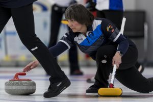 Katie Loudon (SCO), durant les championnats du monde de curling senior, ce mardi 26 avril 2022 au Centre Sportif de Sous-Moulin a Thonex (Photo Bastien Gallay / Lafargue Photos Sports)