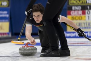 Klaudius Harsch (GER), durant la demi-finale opposant l'Ecosse a l'Allemagne lors des championnats du monde de curling de double mixte, ce vendredi 29 avril 2022 au Centre Sportif de Sous-Moulin a Thonex (Bastien Gallay / GallayPhoto)