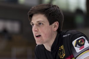 Klaudius Harsch (GER), durant la demi-finale opposant l'Ecosse a l'Allemagne lors des championnats du monde de curling de double mixte, ce vendredi 29 avril 2022 au Centre Sportif de Sous-Moulin a Thonex (Bastien Gallay / GallayPhoto)